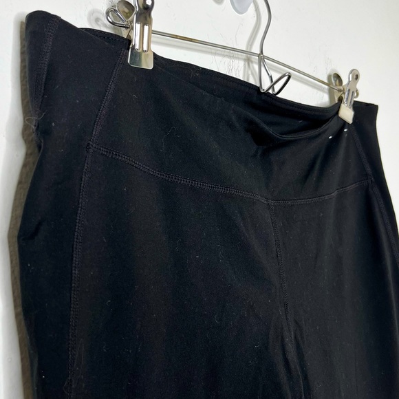 GAP Fit Women’s Black Capri Large - Picture 3 of 6